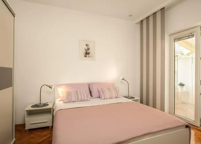 Apartman Lori *